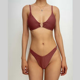 Einfarbiger rückenfreier Camisole-Bikini mit O-Ring und V-Ausschnitt